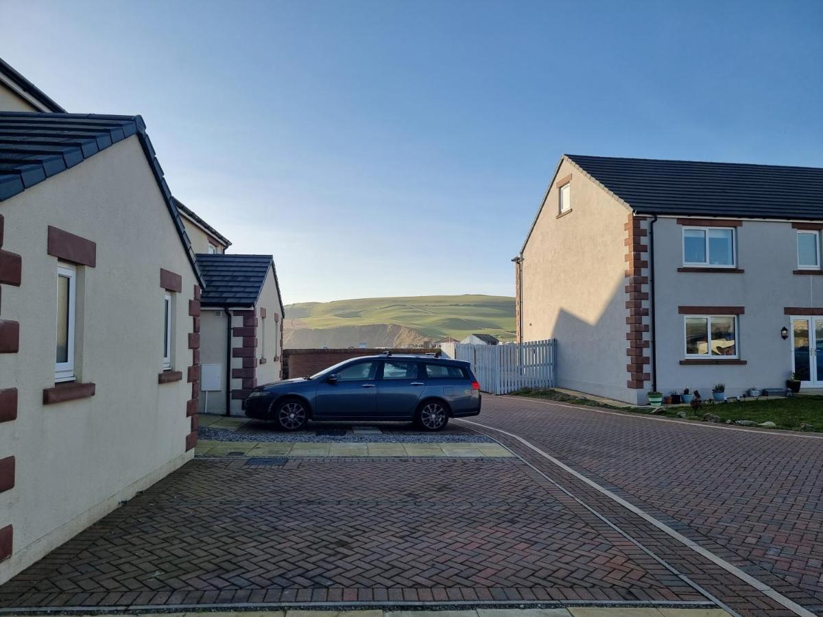 Impeccable Beachfront 2-Bed Cottage In St Bees Buitenkant foto