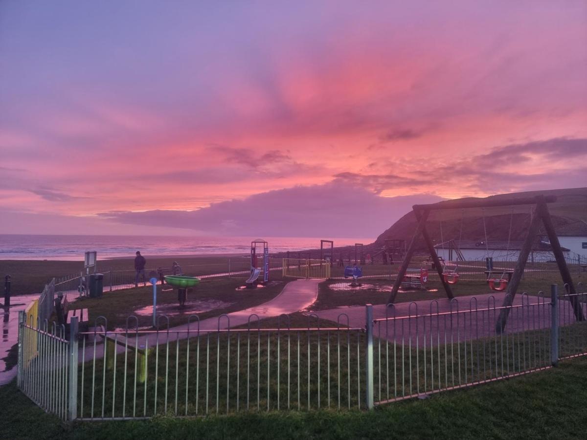 Impeccable Beachfront 2-Bed Cottage In St Bees Buitenkant foto